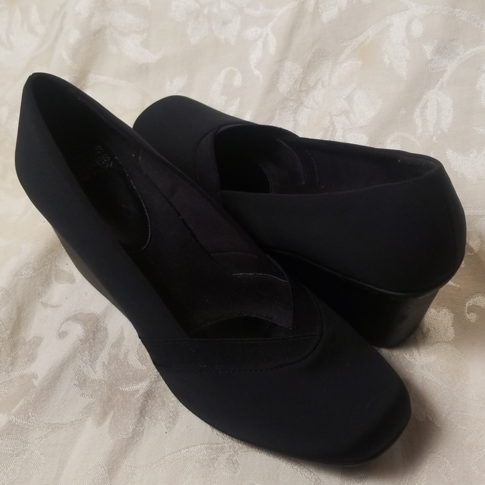 Mootsies Tootsies Black Stretch Wedge